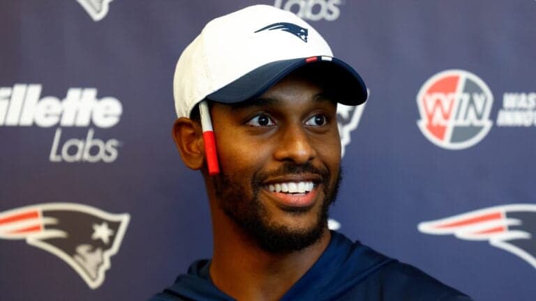 Patriots QB Coach Grant Stays Put, Rejects NFL Offers